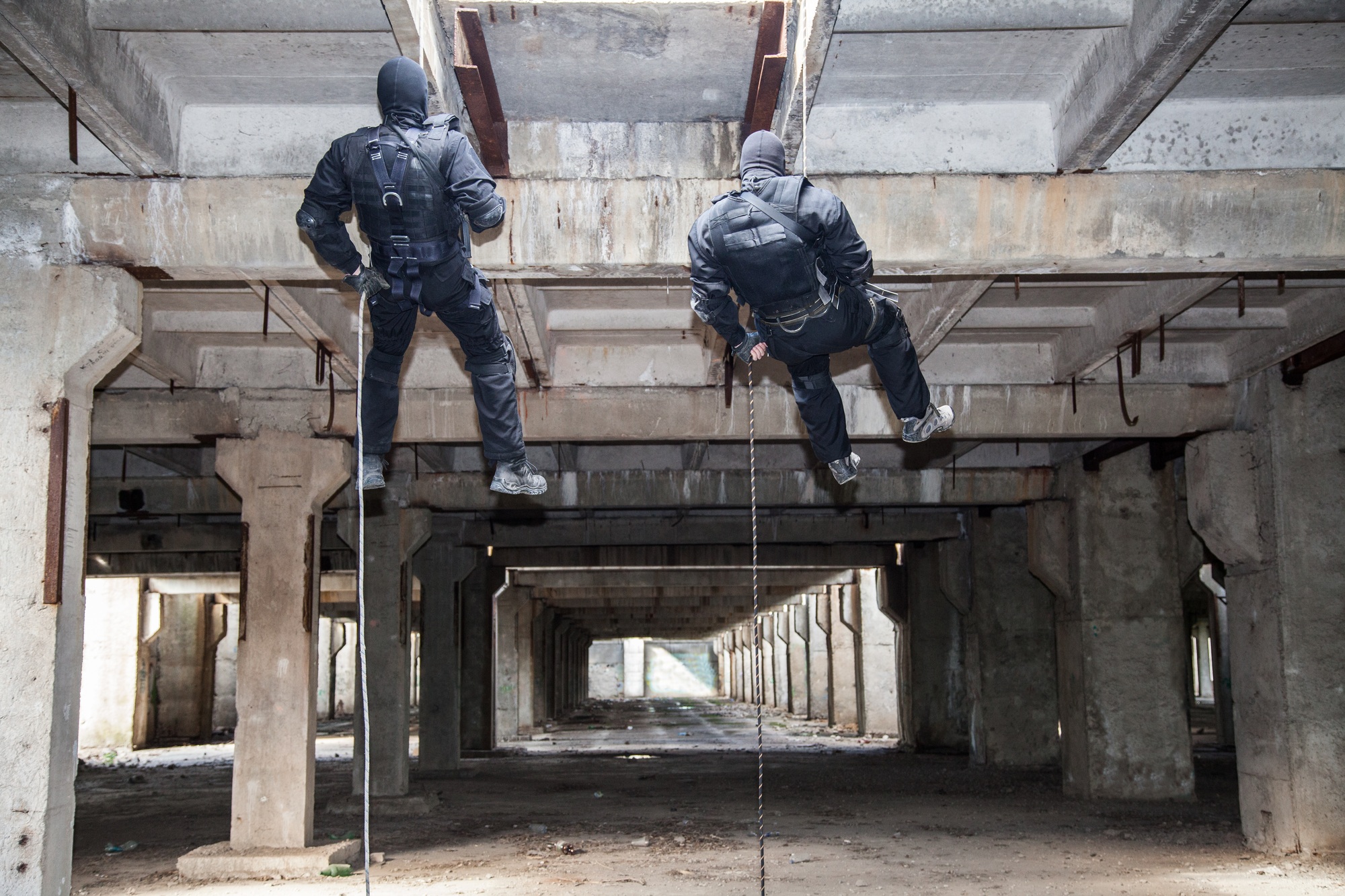 โรยตัว ทาสีอาคารสูง ซ่อมแซมรอยร้าว รอยรั่วอาคาร พร้อมบริการโรยตัวทาสีอาคารสูงแบบครบวงจร